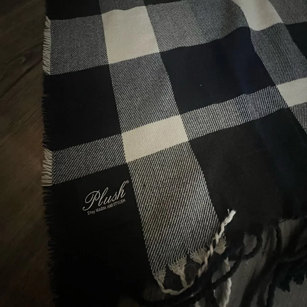 PLUSH APPAREL Ultra Soft Plaid Scarf White Navy Black